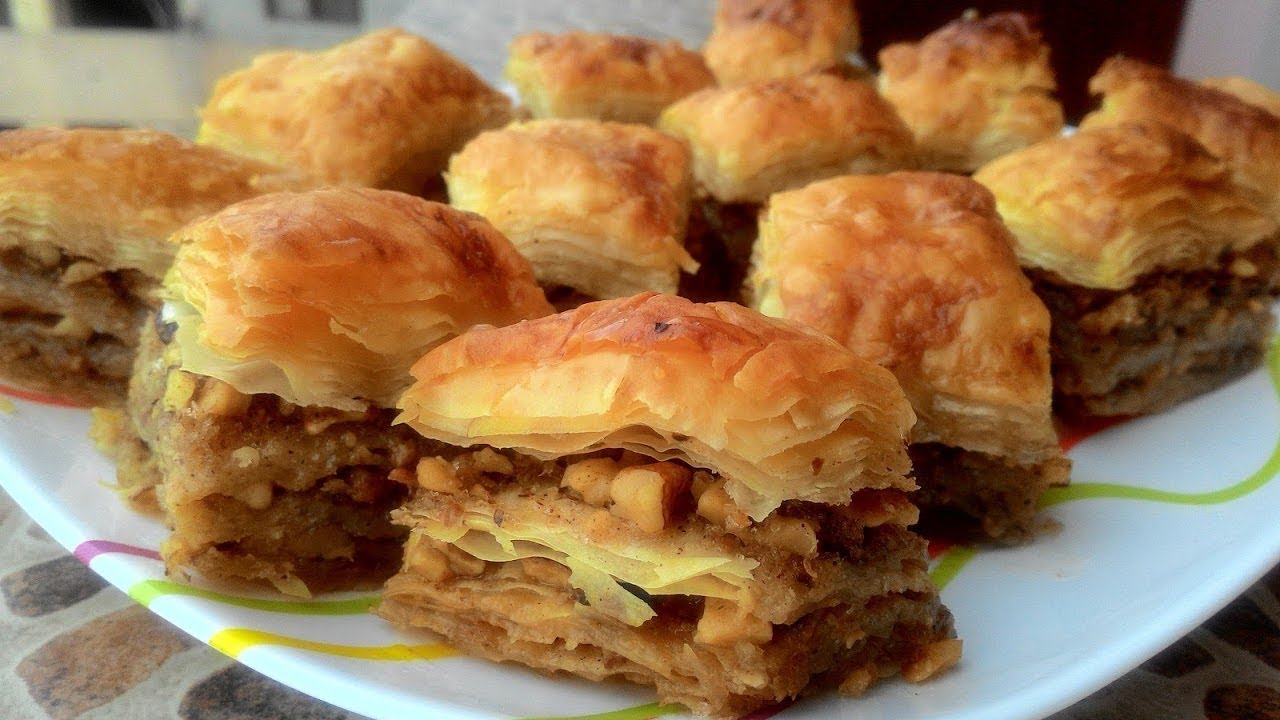 Празнична турска баклава с бадеми и меден сироп - вкусотия неземна по ...